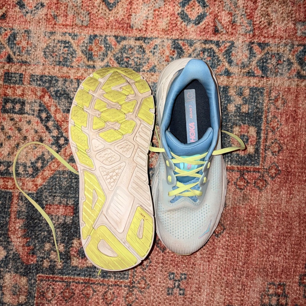 HOKA Arahi 7